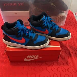 Nike Court Borough Mid size 6.5